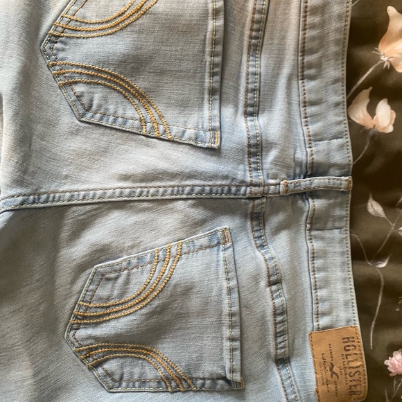 Womens Hollister Low Rise, Light Wash Skinny Jeans - Picture 3 of 4